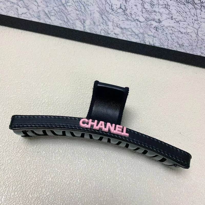 Chanel Hair Grab Clip 12lyx25 (1)